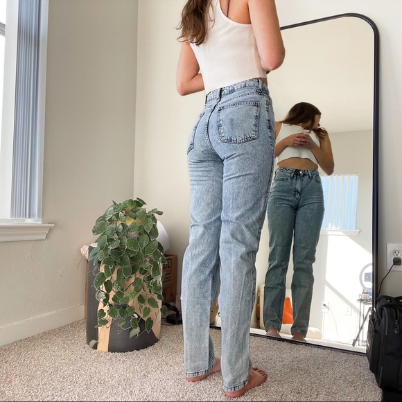 Pretty Little Thing Acid Wash Straight Jeans - Picture 4 of 6